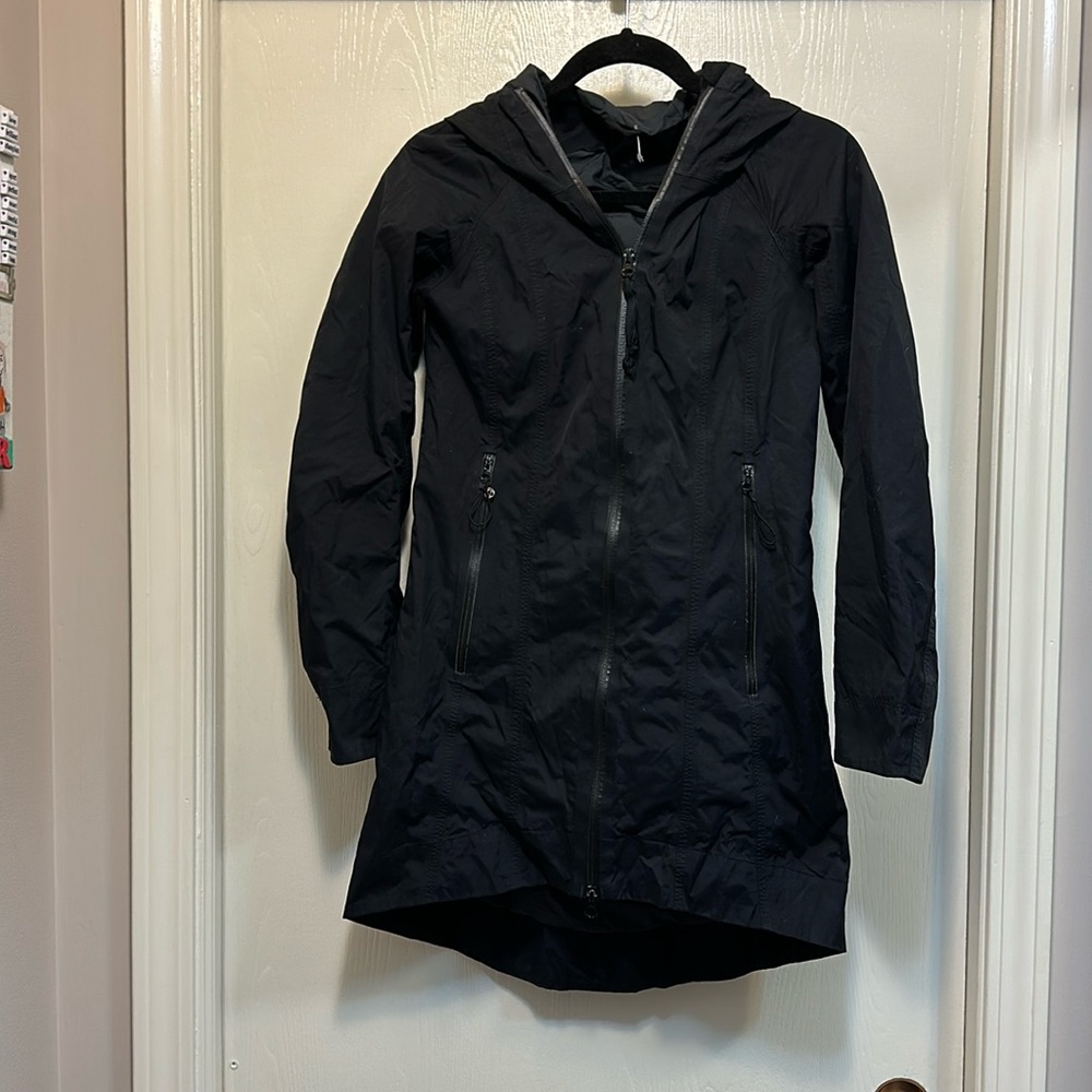 Great use condition lululemon raincoat, black size 4 double zipper in front